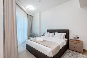 Elegant 1BR Apartment Me Do Re Tower in JLT