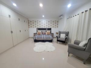 2 bedroom apartment Near Twin Palms Mall