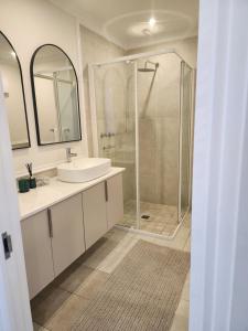 Blue Water Golf Villa, Views, 3BDR On suite, Pool, views