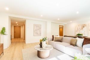 Spacious Urban Elegance in Plaza Castilla