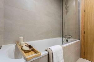 Spacious Urban Elegance in Plaza Castilla