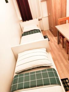 Favorit-Rooms Direkt Metro-U1 best connection to Centralstation and City-Center