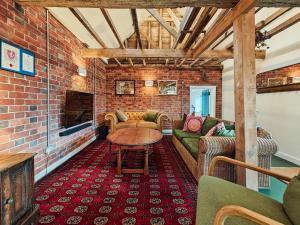 3 Bed in Edenbridge oc-o34127