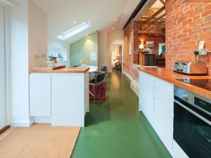 3 Bed in Edenbridge oc-o34127