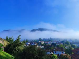 Auberge du Pèlerin Gîte de charme en pierre avec vue sur les montagnes