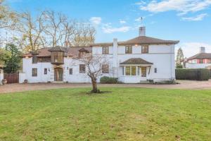 6 Bed in Englefield Green oc-e34166