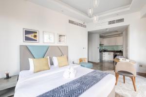 Modern Studio with Balcony Orra, Harbour, Marina