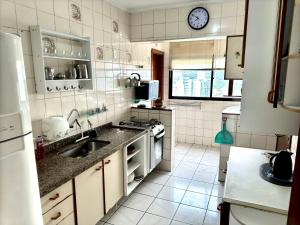 Apartmento Astúrias! Piscina Ar Varanda Vaga de Garagem 2 Quartos 100m2! 2 Qdas da Praia!