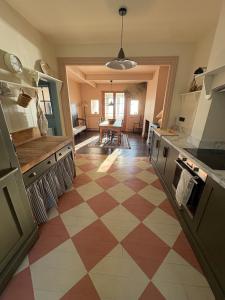 Sunray House - Sea View, Beach Front Holiday Home