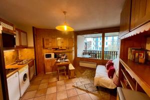 City center studio with balcony