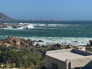 Relax, Entertain & Soak in Stunning Sea & Sunsets