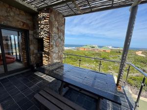 Relax, Entertain & Soak in Stunning Sea & Sunsets