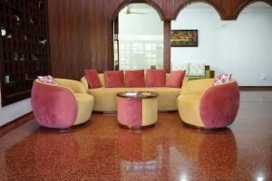 Humming Birds Suites