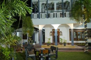 Humming Birds Suites