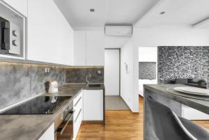 City Bright Apartment with Parking & Balcony