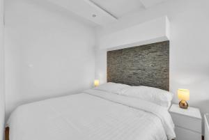 City Bright Apartment with Parking & Balcony