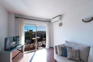 Acapulco Apartment 18 by Casasol