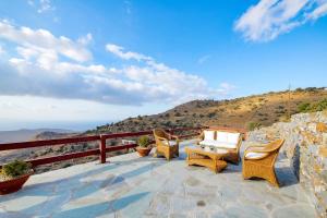 Family house with a swimming pool 5 minutes from Ioulida