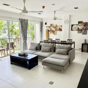 Kamala Hills Ocean Breeze 3 Bedroom Loft with Access to 3 Pools