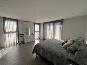 Casa Celia - Casa para 5 pax con pileta en San Benito, Chapadmalal - Hola Sur