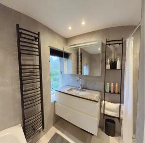 Spacious home near Amsterdam and Utrecht with green surroundings 3 bedroom 2 offices