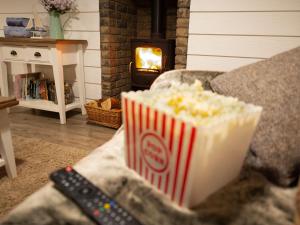 Gingerbread Cottage - Part of the The Bay Filey Holiday Village with pool, gym and direct beach access, pub, restaurant, tennis and meadows walks