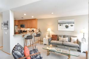 River Glen Brookside Condo: Fantastic Frisco Location