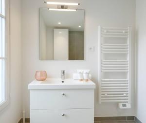 Arc de Triomphe - Premium family apartment for 5