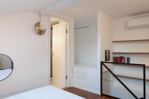 Moderno Bilocale su Due Piani nel Cuore dei Navigli