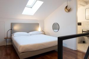 Moderno Bilocale su Due Piani nel Cuore dei Navigli