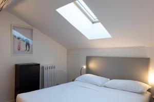 Moderno Bilocale su Due Piani nel Cuore dei Navigli