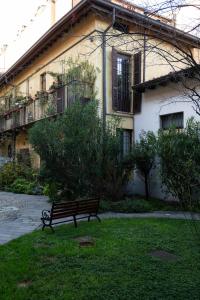 Moderno Bilocale su Due Piani nel Cuore dei Navigli