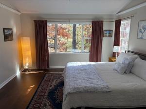 Upscale Two Bedroom Mountain Retreat