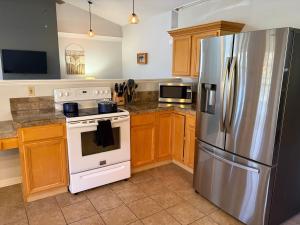 Upscale Two Bedroom Mountain Retreat