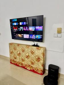 Lilly travel on budget- Bassac land