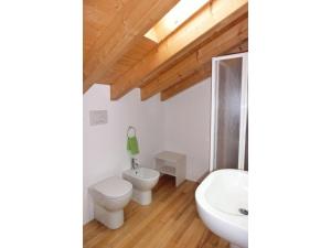 Luminous flat with attic with pool