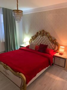 Slatina Cornisiei Luxury apartament central 2 camere și living Oferim transport de la aeroport și retur contra cost