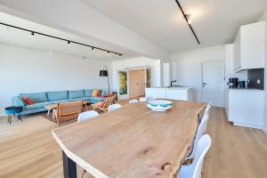 LECOMTE - The Shoreline Escape 53