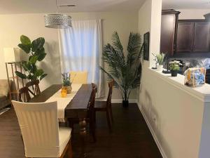 Spacious 4 bedroom House in University area close to PNC pavilion