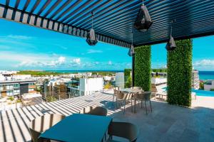 Coco Palms 202A