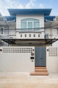 Chill Beach Bangla comfy bed and pool with 3 bedrooms