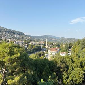 Cozy renovated flat with city view