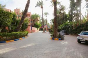 Stylish YSL Street 2-BDR, parking, hi speed wifi