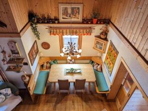 Gemütliches Almhaus mit Sauna, Kamin, Vollausstattung und W-Lan auf 1800m