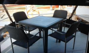 Hausboot Levitate im Hafen von Barßel