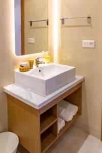 Upscale 2BR Apartment with Luxurious Touches & Pool