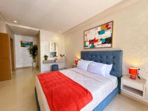 Upscale 2BR Apartment with Luxurious Touches & Pool