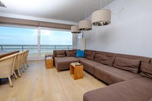 Royal Palace Breeze 75