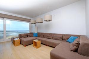 Royal Palace Breeze 75