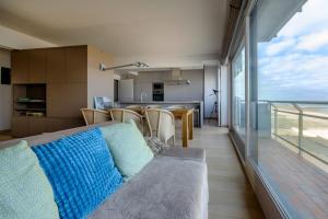 Royal Palace Breeze 75